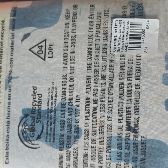 West Elm Kids Organic Crib Sheet With Blue Elephant, Retail Price $45.00US - Picture 5 of 8